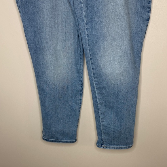 Gloria Vanderbilt Amanda Classic Jeans Women’s Plus Size 16W Light Wash Stretch - Picture 7 of 7